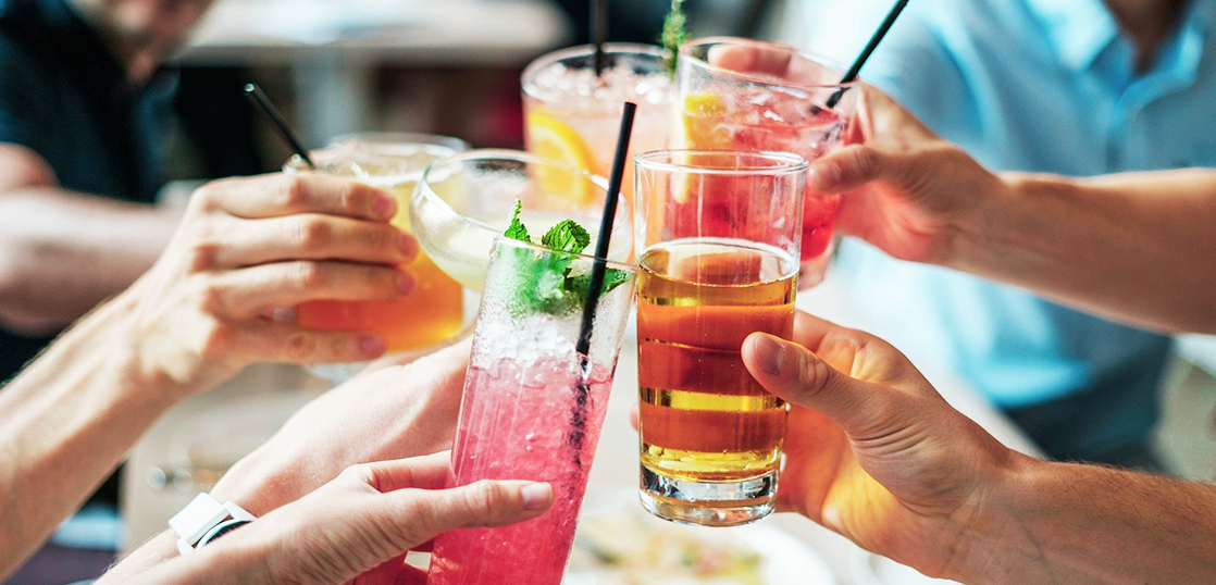 せっかく飲み会をするなら知っておきたい、チームビルディングに繋がる飲みニケーション