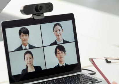 オンラインで面接・面談を行う様子